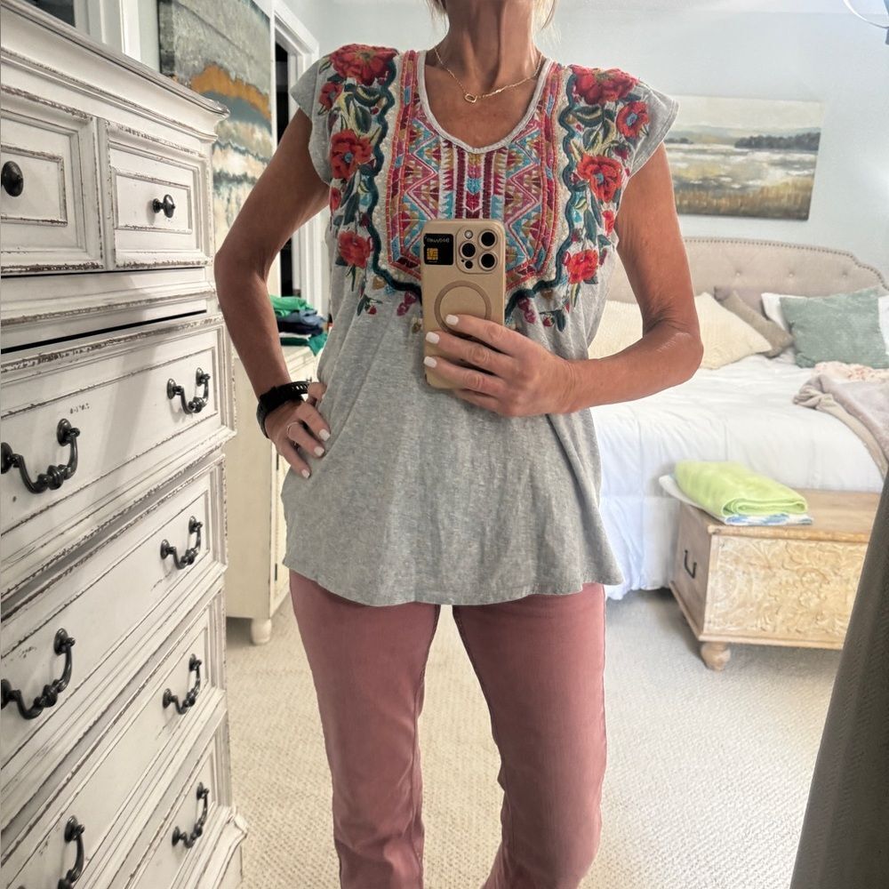 Johnny Was Luxe Boho Ornelia Embroidered Capped Sleeve Grey Tee- XS- like new! - Picture 4 of 13